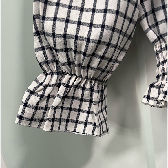 Checker patterned smocked waistband crop top - Picture 2 of 5